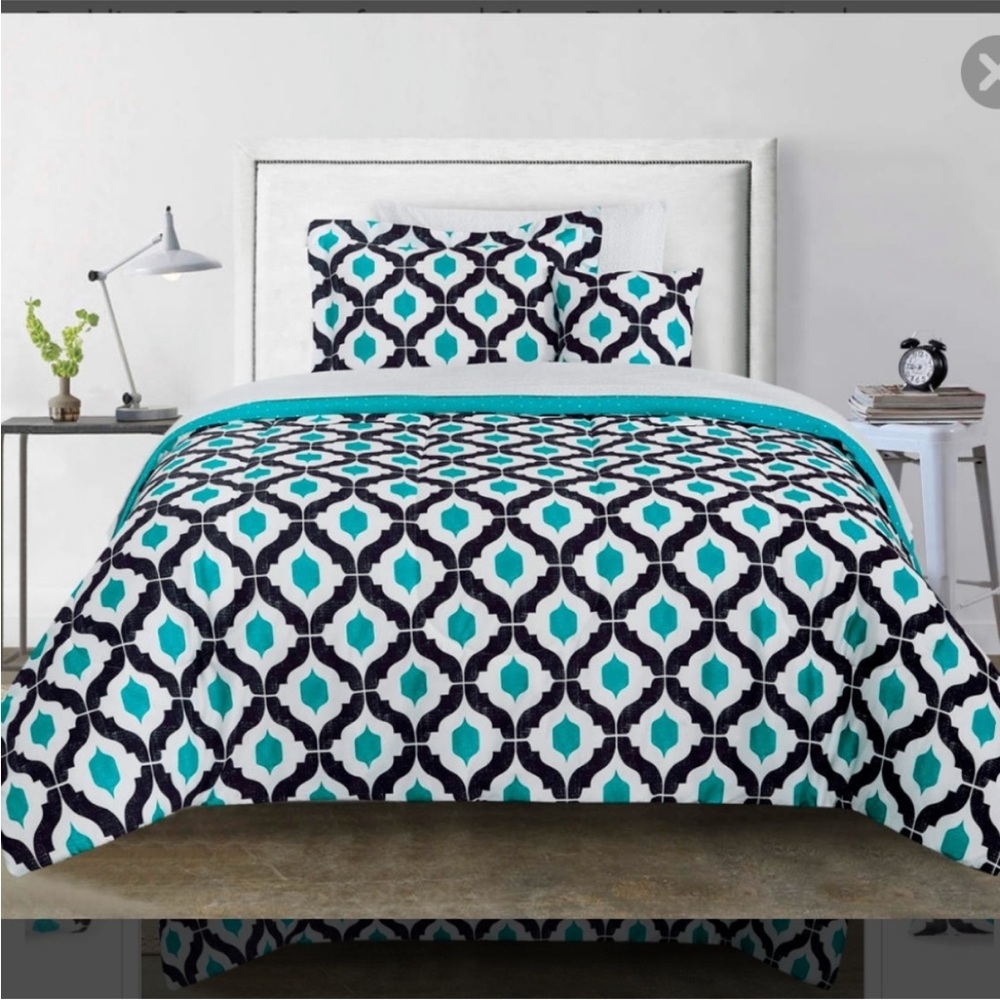 Real Living Queen Comforter Blue/Green/Black Geometric Pattern COPY
